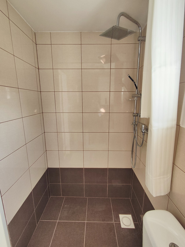 Na predaj rekreačný domček na pozemku 800 m2, vhodnom na výstavbu ďalšieho domu