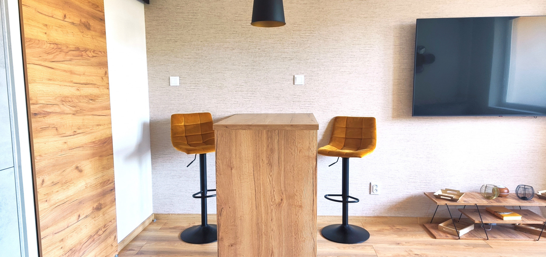 Prenajatý do 1.8.2026....supermoderný 2 izbový byt s dvomi loggiami v centre mesta pri OC NOVUM, Kúpeľná ulica