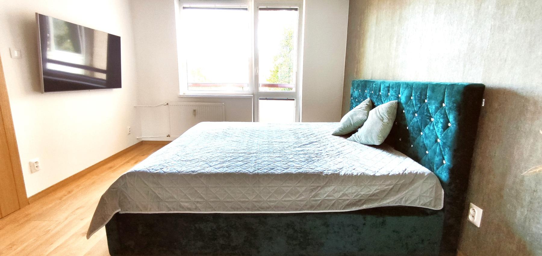 Prenajatý do 1.8.2026....supermoderný 2 izbový byt s dvomi loggiami v centre mesta pri OC NOVUM, Kúpeľná ulica