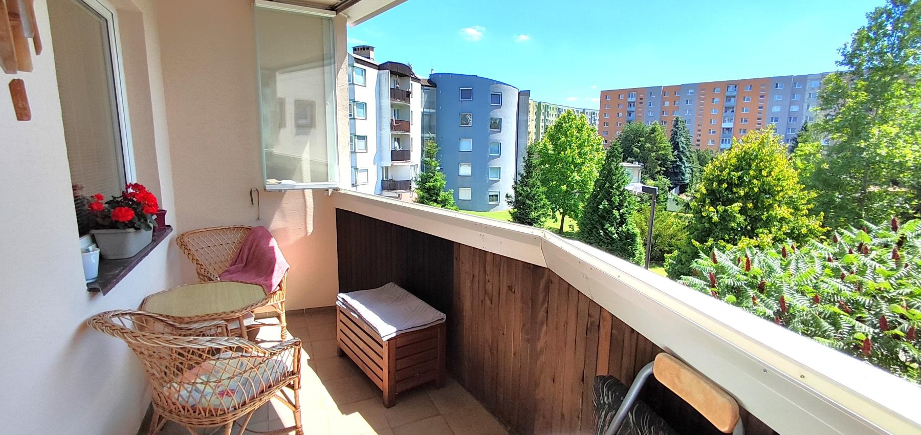 Prenajatý do 1.1.2026 ... Na prenájom skvelý 4 izbový byt v zabývanej novostavbe Tekeľova ulica Ľubotice (za OC MAX), zariadený s garážou, voľný ihneď