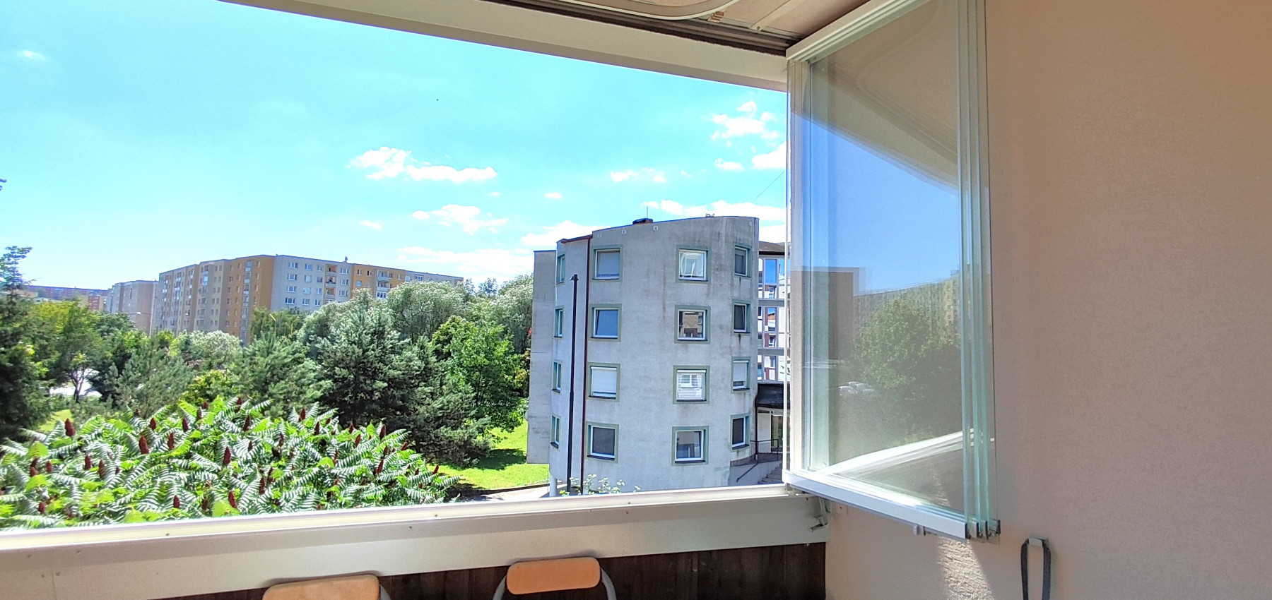 Prenajatý do 1.1.2026 ... Na prenájom skvelý 4 izbový byt v zabývanej novostavbe Tekeľova ulica Ľubotice (za OC MAX), zariadený s garážou, voľný ihneď