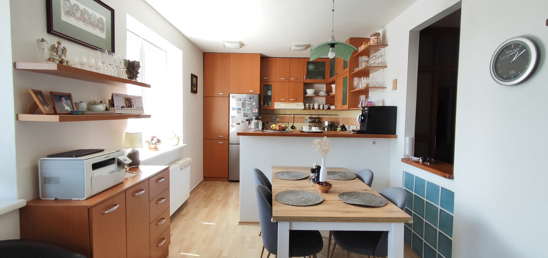 Prenajatý do 1.1.2026 ... Na prenájom skvelý 4 izbový byt v zabývanej novostavbe Tekeľova ulica Ľubotice (za OC MAX), zariadený s garážou, voľný ihneď