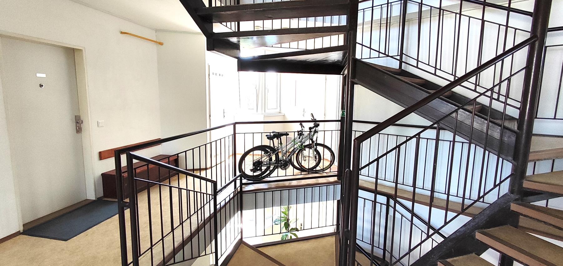 Prenajatý do 1.1.2026 ... Na prenájom skvelý 4 izbový byt v zabývanej novostavbe Tekeľova ulica Ľubotice (za OC MAX), zariadený s garážou, voľný ihneď