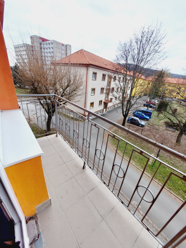 PRENAJATÝ DO 2.12.2026 ... Na prenájom krásny zrekonštruovaný 2 izbový byt s balkónom Budovateľská, zariadený, voľný od 1.9.2024