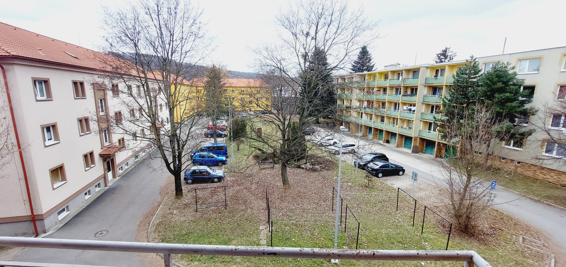 PRENAJATÝ DO 2.12.2026 ... Na prenájom krásny zrekonštruovaný 2 izbový byt s balkónom Budovateľská, zariadený, voľný od 1.9.2024