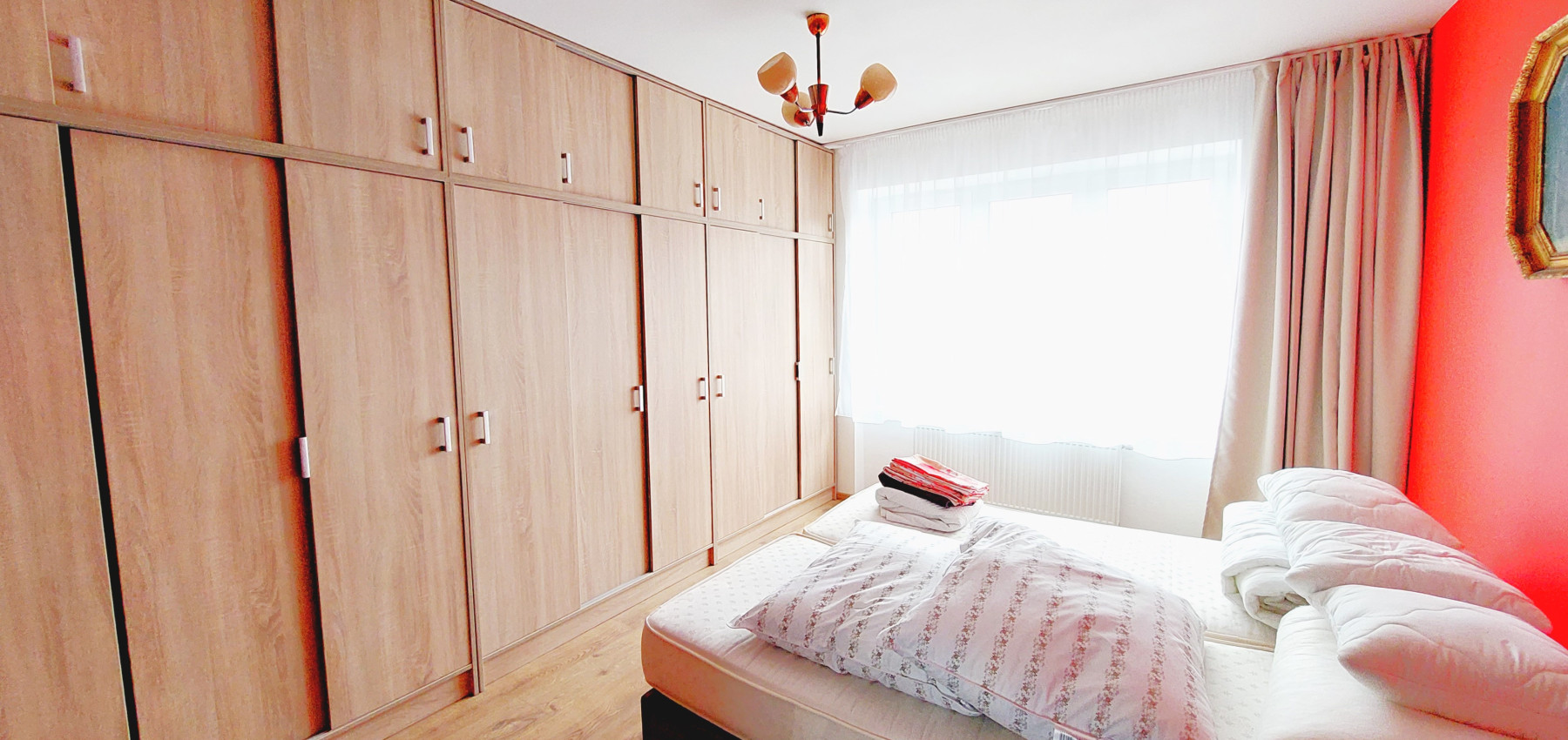 PRENAJATÝ DO 2.12.2026 ... Na prenájom krásny zrekonštruovaný 2 izbový byt s balkónom Budovateľská, zariadený, voľný od 1.9.2024