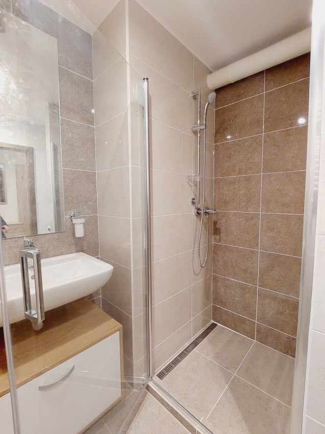 PRENAJATÝ DO 2.12.2026 ... Na prenájom krásny zrekonštruovaný 2 izbový byt s balkónom Budovateľská, zariadený, voľný od 1.9.2024