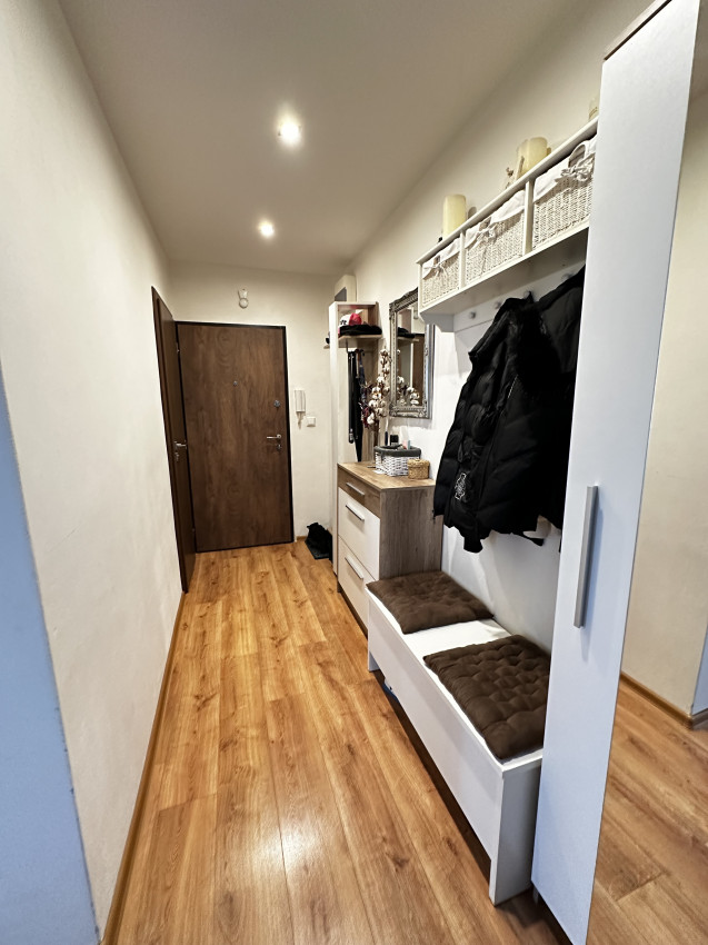 Prenajatý do 1.10.2026 ... Na prenájom krásny zrekonštruovaný 2 izbový byt s balkónom Obrancov mieru, zariadený