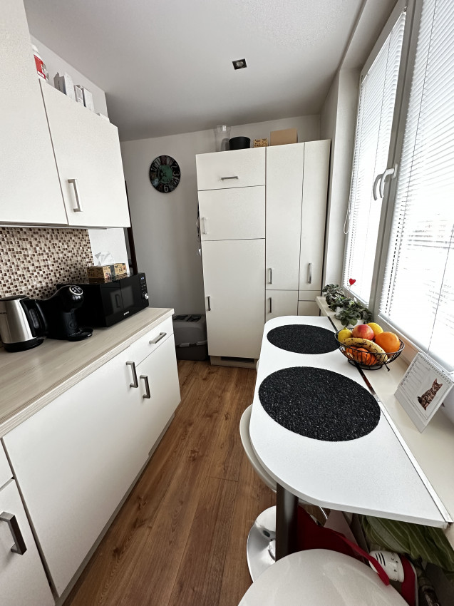 Prenajatý do 1.10.2026 ... Na prenájom krásny zrekonštruovaný 2 izbový byt s balkónom Obrancov mieru, zariadený