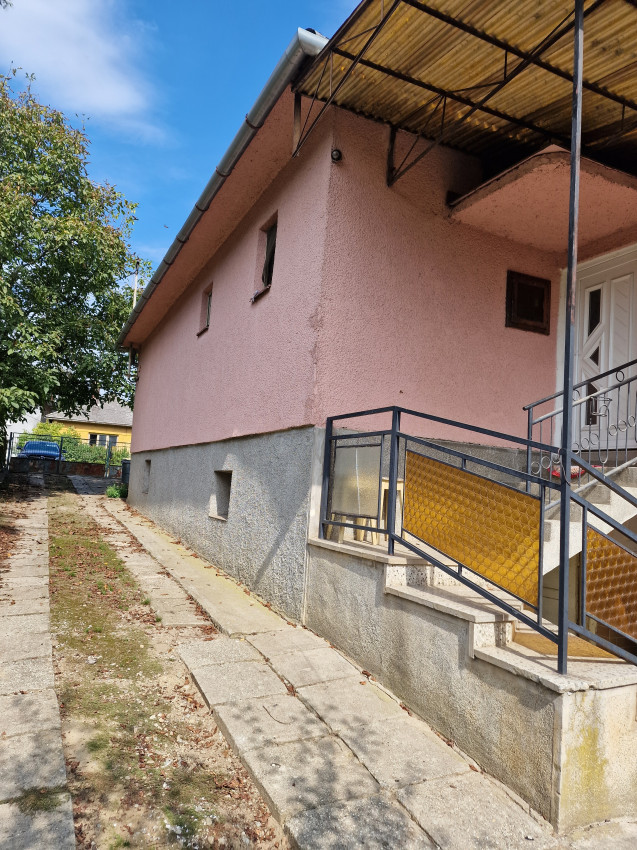 Perspektívny malý rodinný domček na budúcu realizáciu bývania podľa vlastných predstáv, Drienovská Nová Ves, intravilán