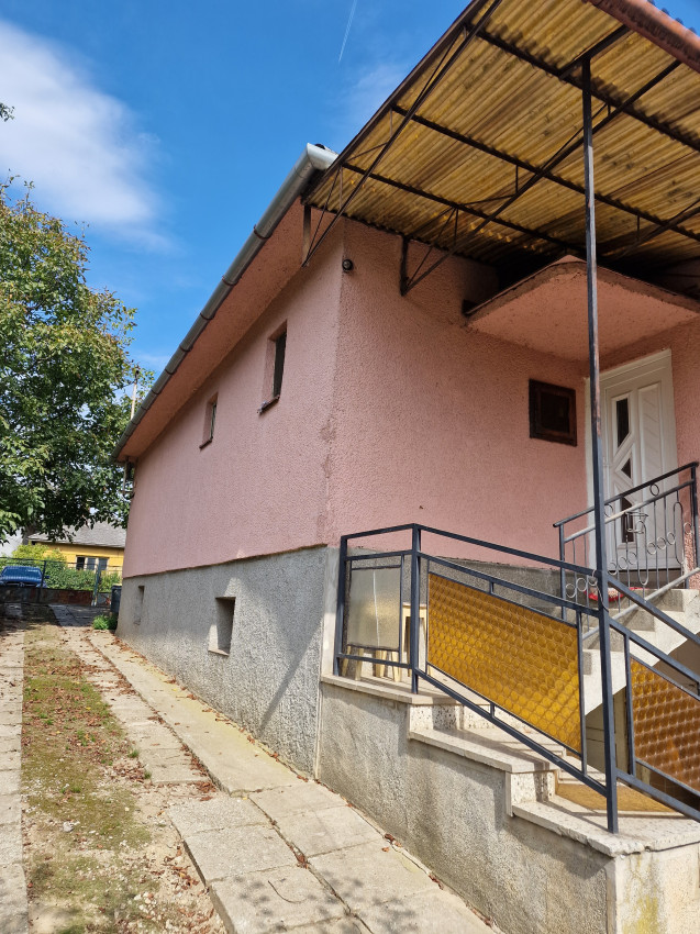 Perspektívny malý rodinný domček na budúcu realizáciu bývania podľa vlastných predstáv, Drienovská Nová Ves, intravilán