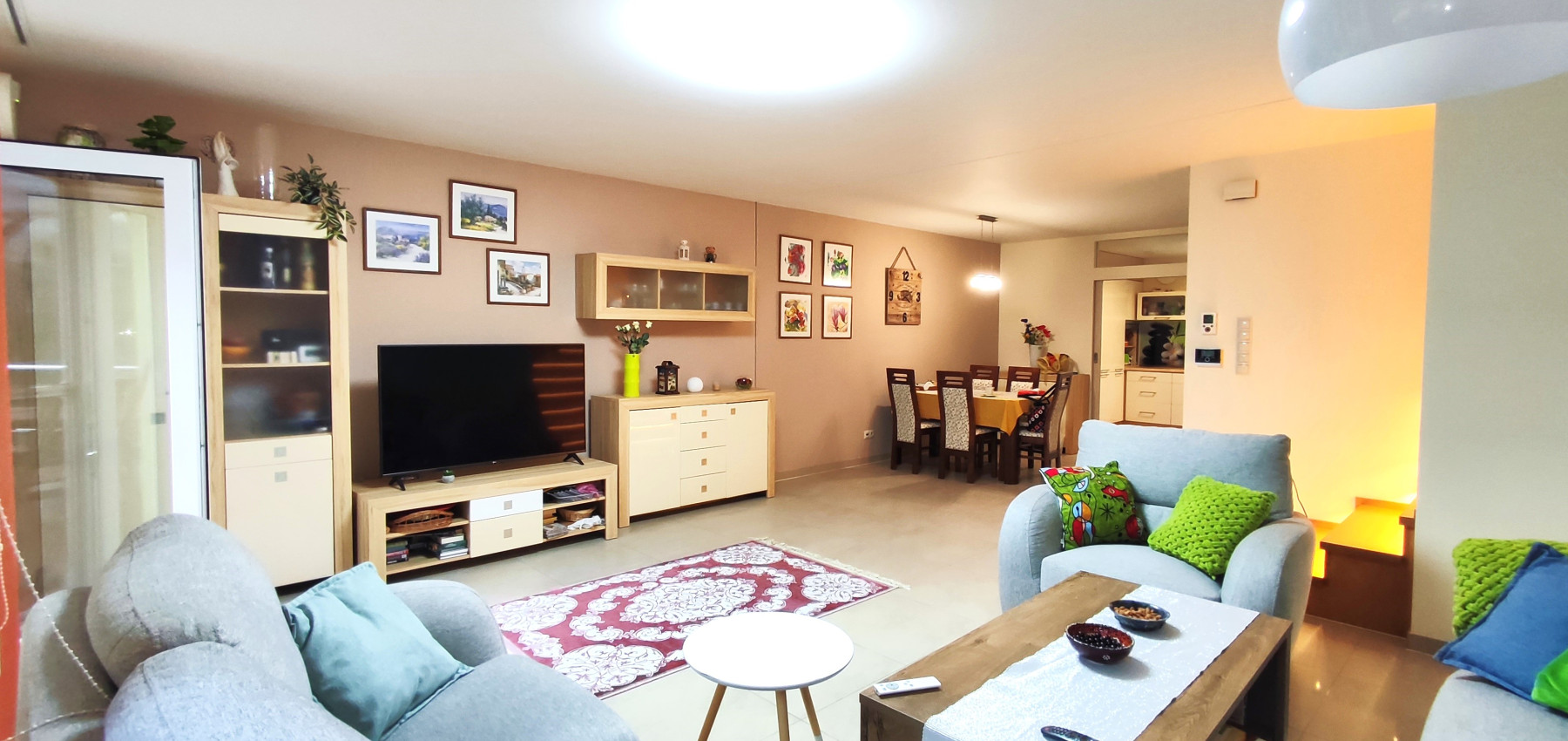 Skvelý 4 izbový poschodový dom Tichá Dolina ulica Pri Delni, zabývaná novostavba z roku 2014, čiastočne zariadený