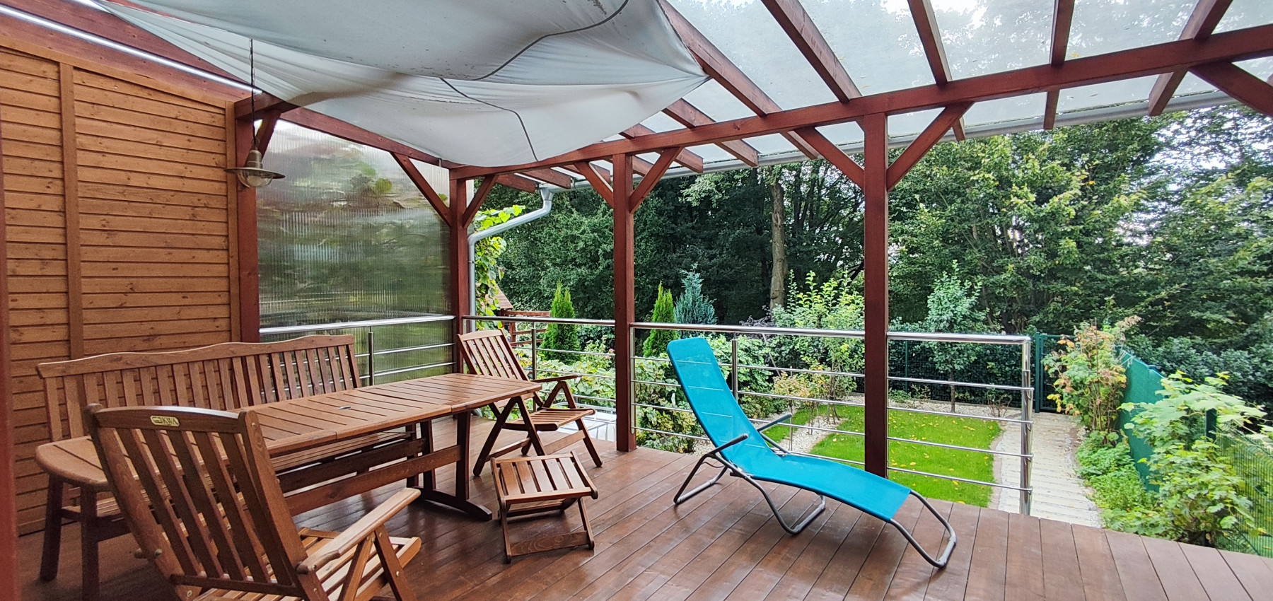 Skvelý 4 izbový poschodový dom Tichá Dolina ulica Pri Delni, zabývaná novostavba z roku 2014, čiastočne zariadený