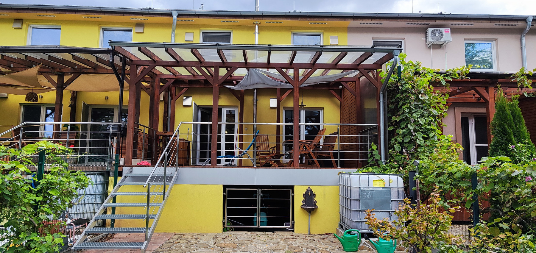 Skvelý 4 izbový poschodový dom Tichá Dolina ulica Pri Delni, zabývaná novostavba z roku 2014, čiastočne zariadený