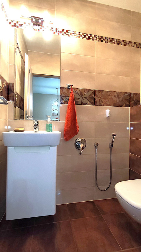 Skvelý 4 izbový poschodový dom Tichá Dolina ulica Pri Delni, zabývaná novostavba z roku 2014, čiastočne zariadený