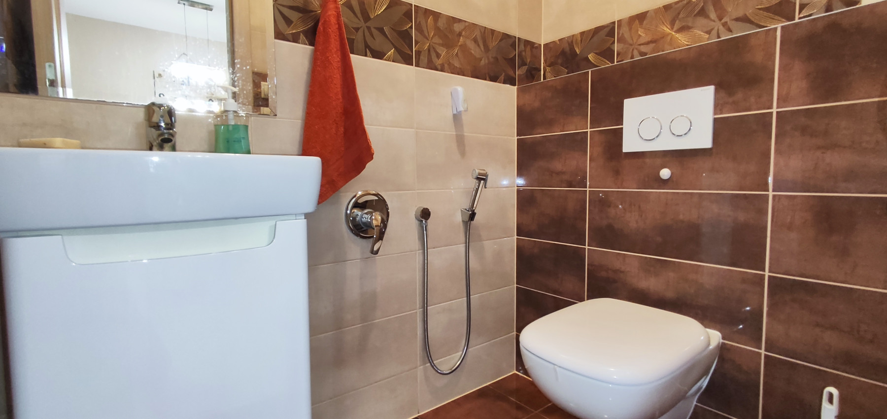 Skvelý 4 izbový poschodový dom Tichá Dolina ulica Pri Delni, zabývaná novostavba z roku 2014, čiastočne zariadený