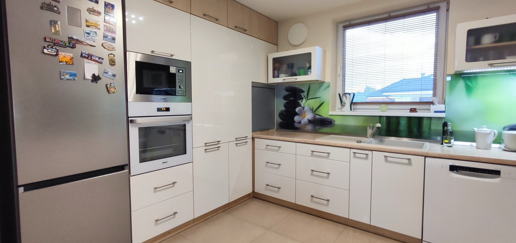 Skvelý 4 izbový poschodový dom Tichá Dolina ulica Pri Delni, zabývaná novostavba z roku 2014, čiastočne zariadený