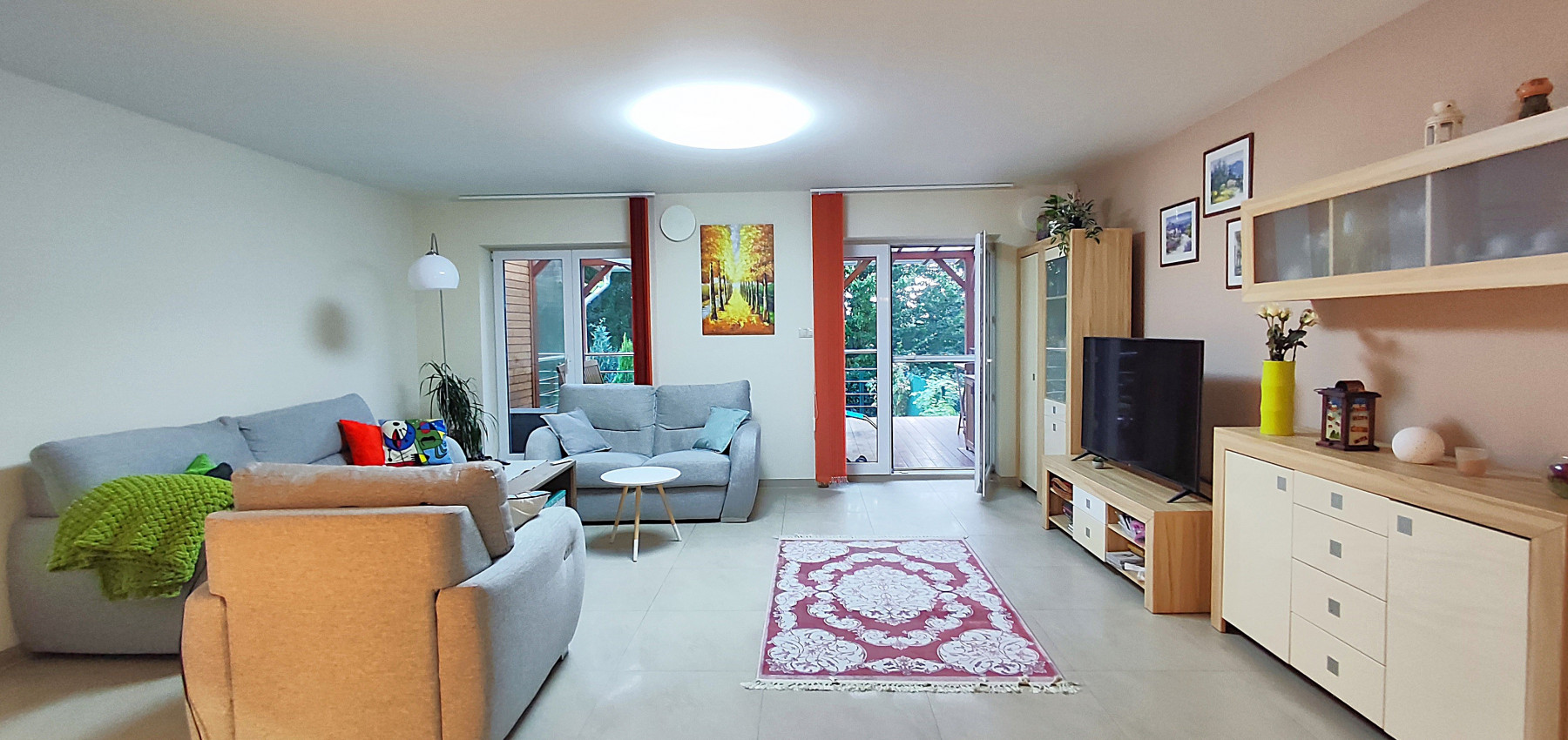 Skvelý 4 izbový poschodový dom Tichá Dolina ulica Pri Delni, zabývaná novostavba z roku 2014, čiastočne zariadený