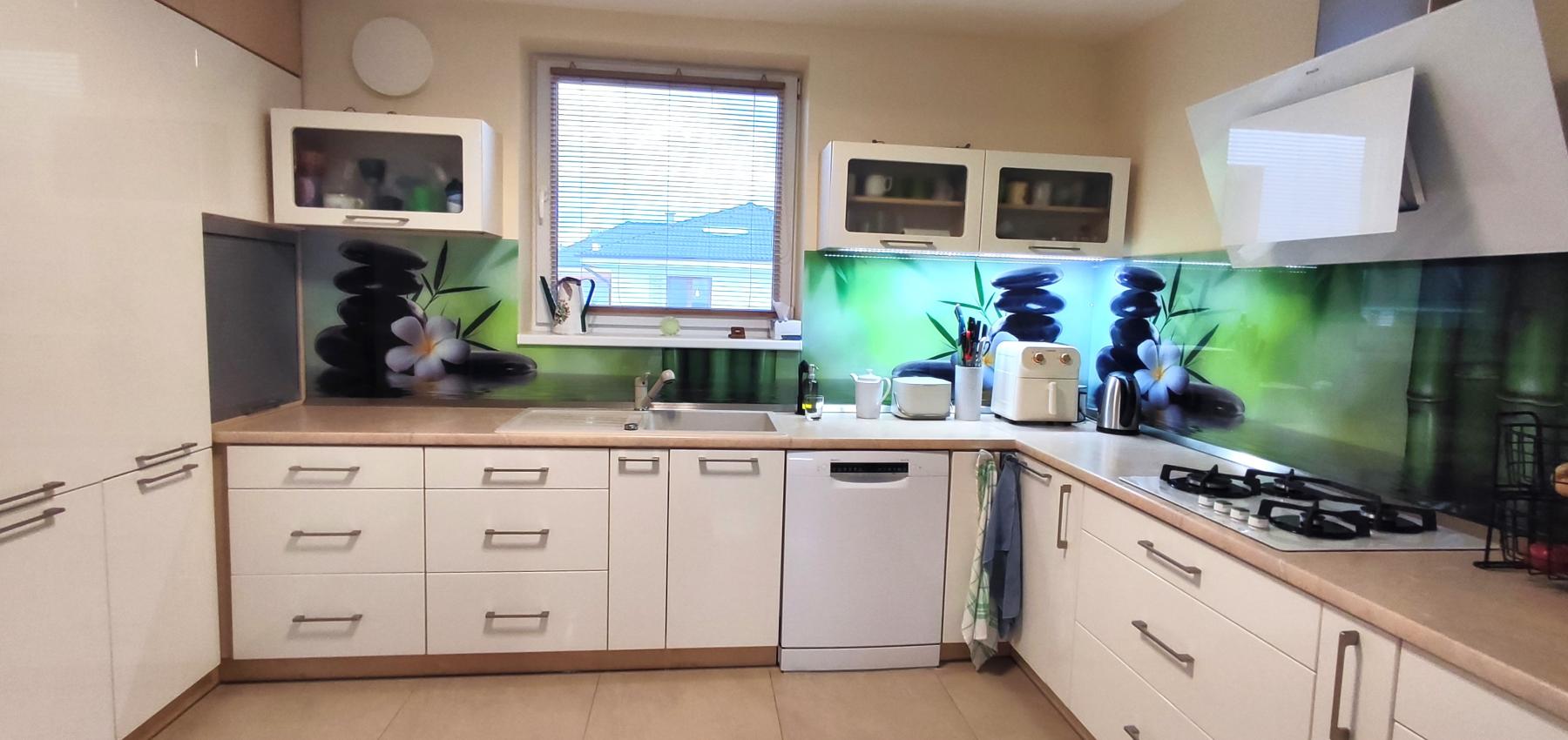 Skvelý 4 izbový poschodový dom Tichá Dolina ulica Pri Delni, zabývaná novostavba z roku 2014, čiastočne zariadený