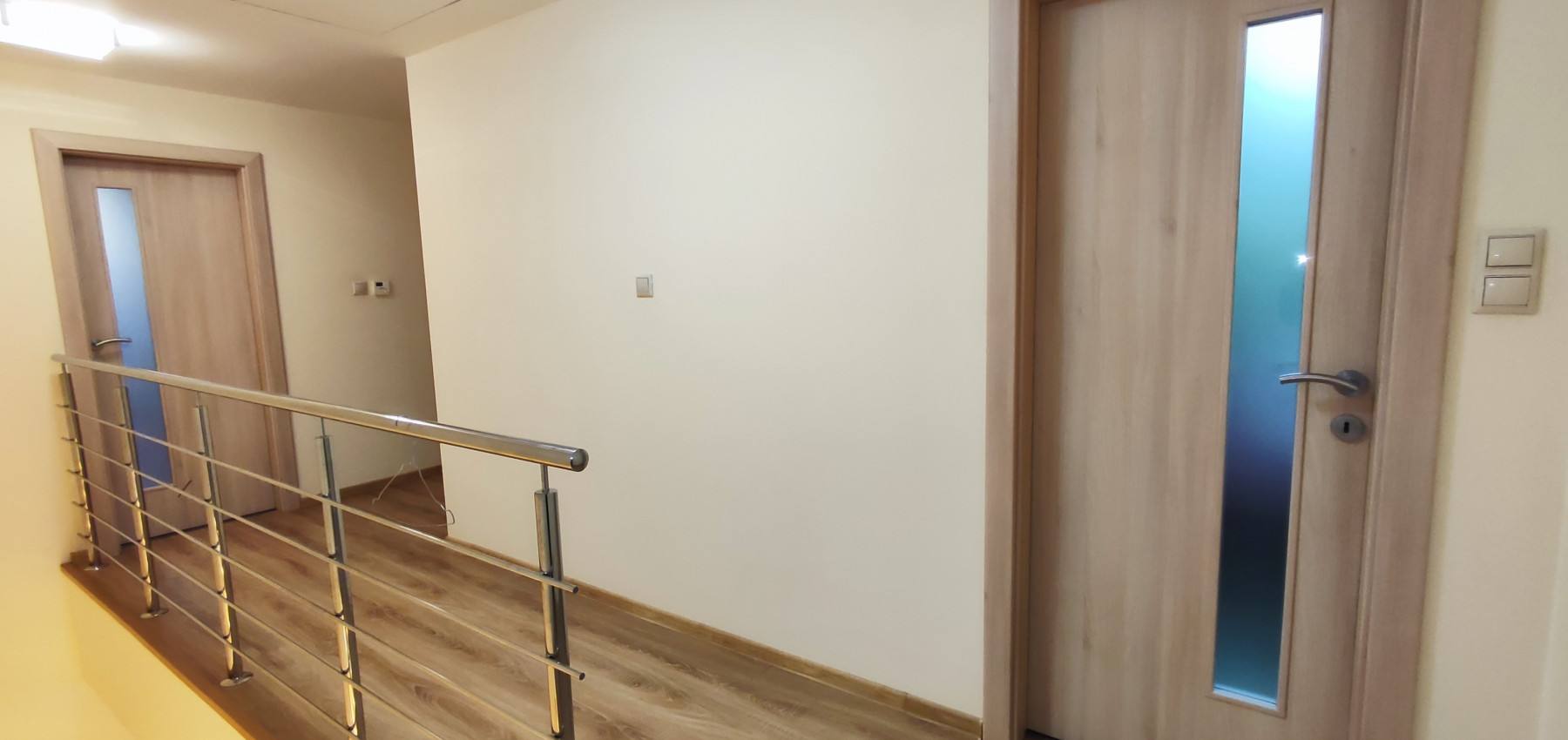 Skvelý 4 izbový poschodový dom Tichá Dolina ulica Pri Delni, zabývaná novostavba z roku 2014, čiastočne zariadený