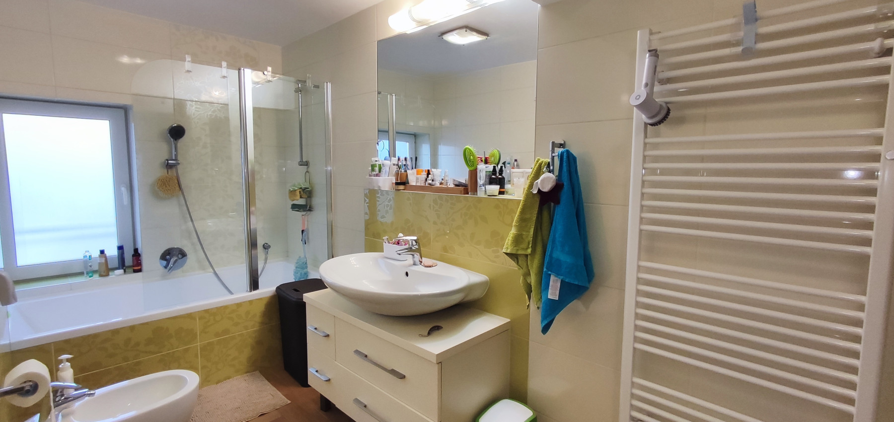 Skvelý 4 izbový poschodový dom Tichá Dolina ulica Pri Delni, zabývaná novostavba z roku 2014, čiastočne zariadený