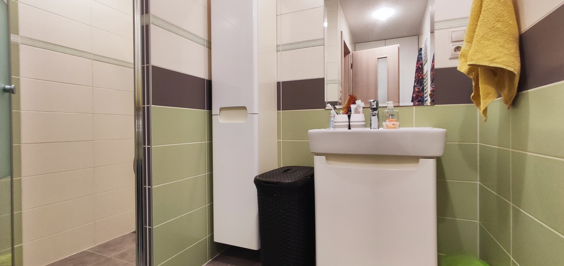 Skvelý 4 izbový poschodový dom Tichá Dolina ulica Pri Delni, zabývaná novostavba z roku 2014, čiastočne zariadený