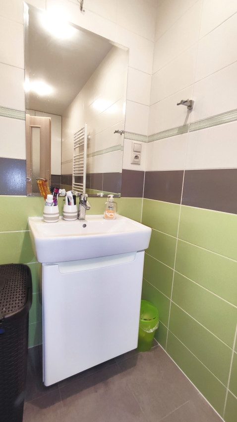 Skvelý 4 izbový poschodový dom Tichá Dolina ulica Pri Delni, zabývaná novostavba z roku 2014, čiastočne zariadený