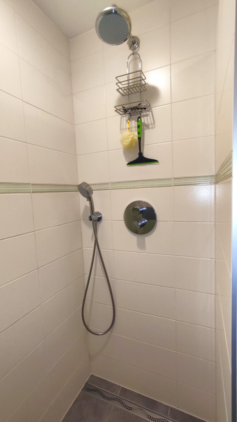 Skvelý 4 izbový poschodový dom Tichá Dolina ulica Pri Delni, zabývaná novostavba z roku 2014, čiastočne zariadený