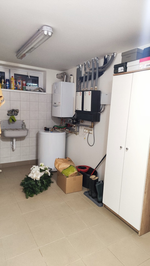 Skvelý 4 izbový poschodový dom Tichá Dolina ulica Pri Delni, zabývaná novostavba z roku 2014, čiastočne zariadený