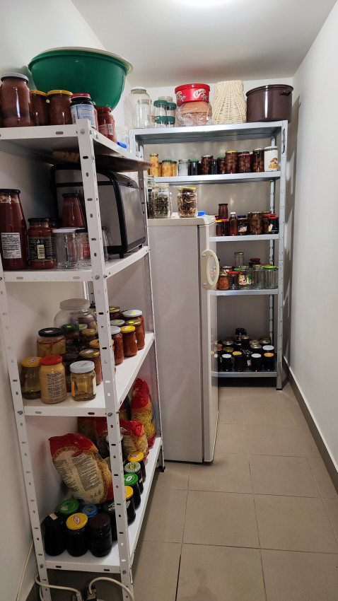 Skvelý 4 izbový poschodový dom Tichá Dolina ulica Pri Delni, zabývaná novostavba z roku 2014, čiastočne zariadený