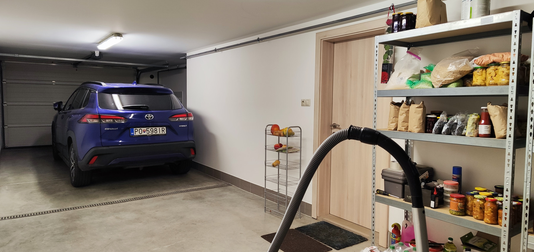 Skvelý 4 izbový poschodový dom Tichá Dolina ulica Pri Delni, zabývaná novostavba z roku 2014, čiastočne zariadený