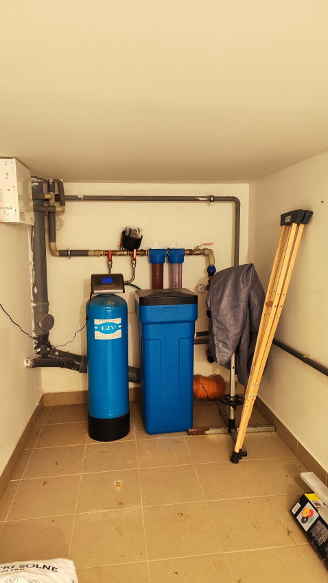 Skvelý 4 izbový poschodový dom Tichá Dolina ulica Pri Delni, zabývaná novostavba z roku 2014, čiastočne zariadený