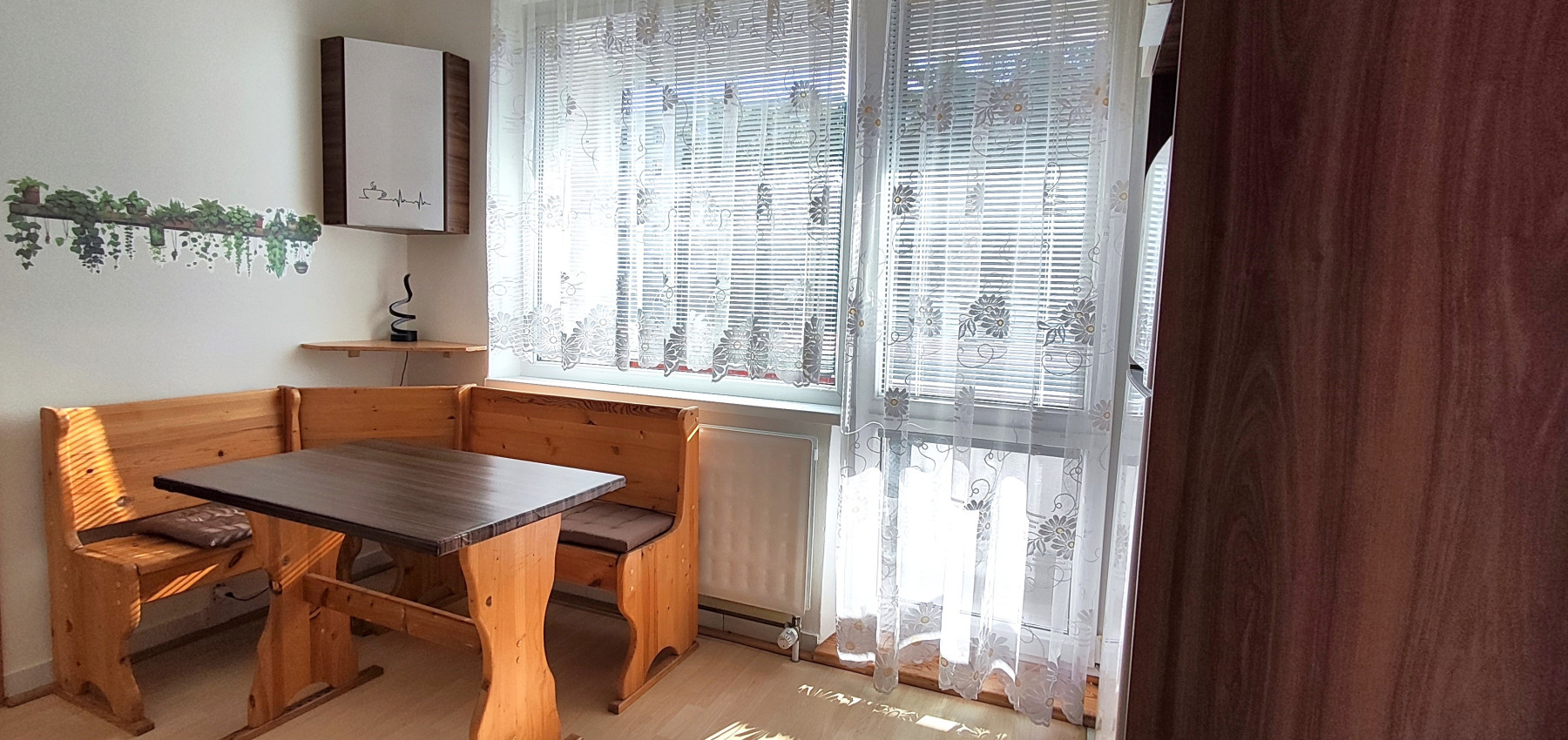 Prenajatý do 30.05.2026... útulný zariadený 3 izbový byt Sídlisko 3  - s dvomi loggiami, Prešov ul. Prostejovská