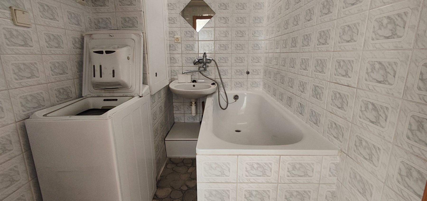 Prenajatý do 30.05.2026... útulný zariadený 3 izbový byt Sídlisko 3  - s dvomi loggiami, Prešov ul. Prostejovská