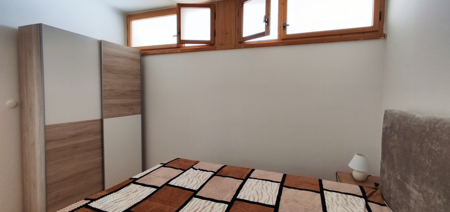 Prenajatý do 30.05.2026... útulný zariadený 3 izbový byt Sídlisko 3  - s dvomi loggiami, Prešov ul. Prostejovská