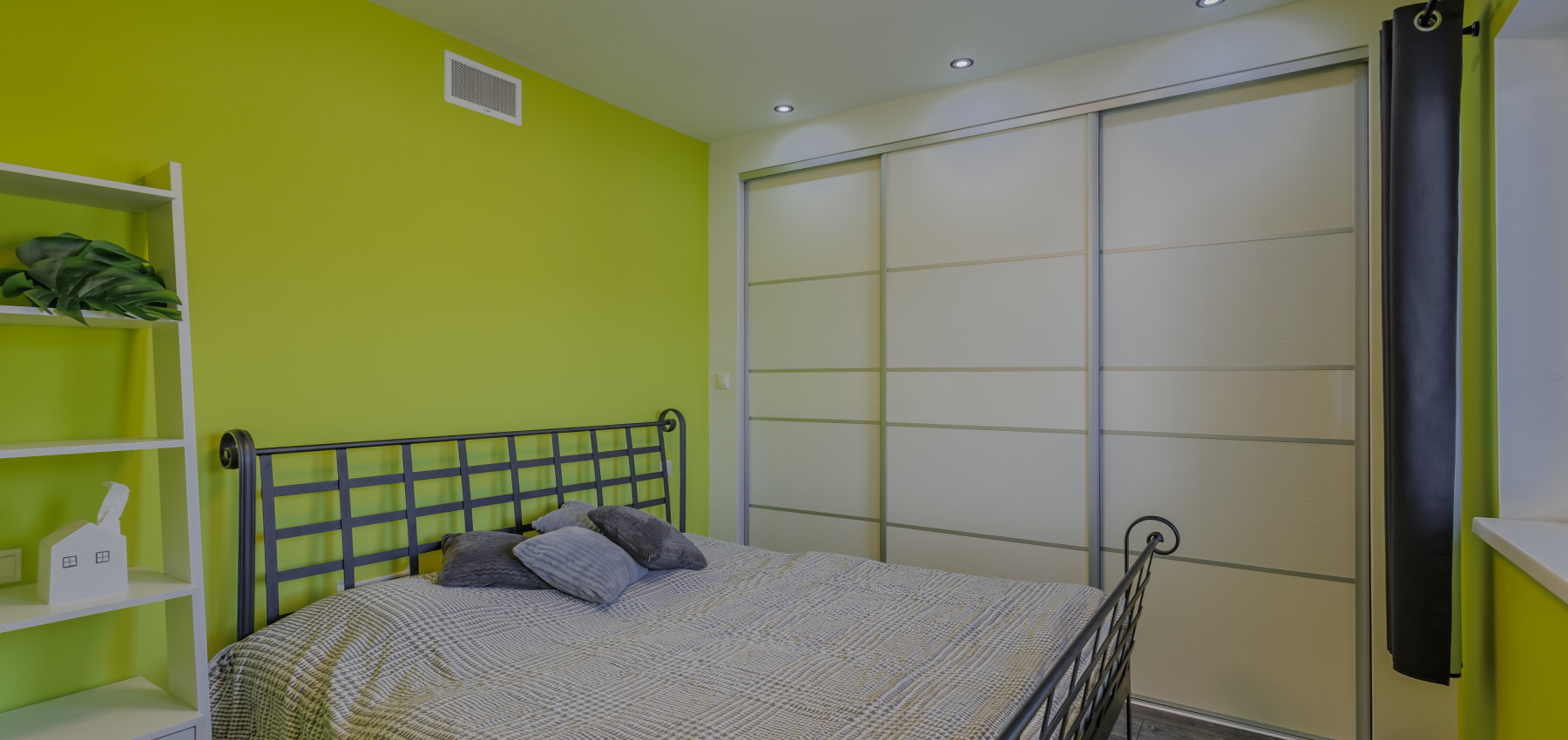 REZERVOVANÝ.....Luxusný dom so záhradou a dvojgarážou, kompletne zariadený, zabývaná novostavba