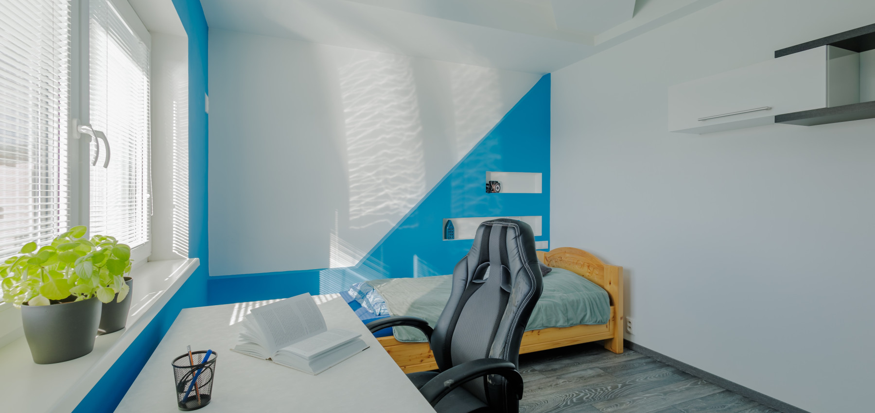 REZERVOVANÝ.....Luxusný dom so záhradou a dvojgarážou, kompletne zariadený, zabývaná novostavba