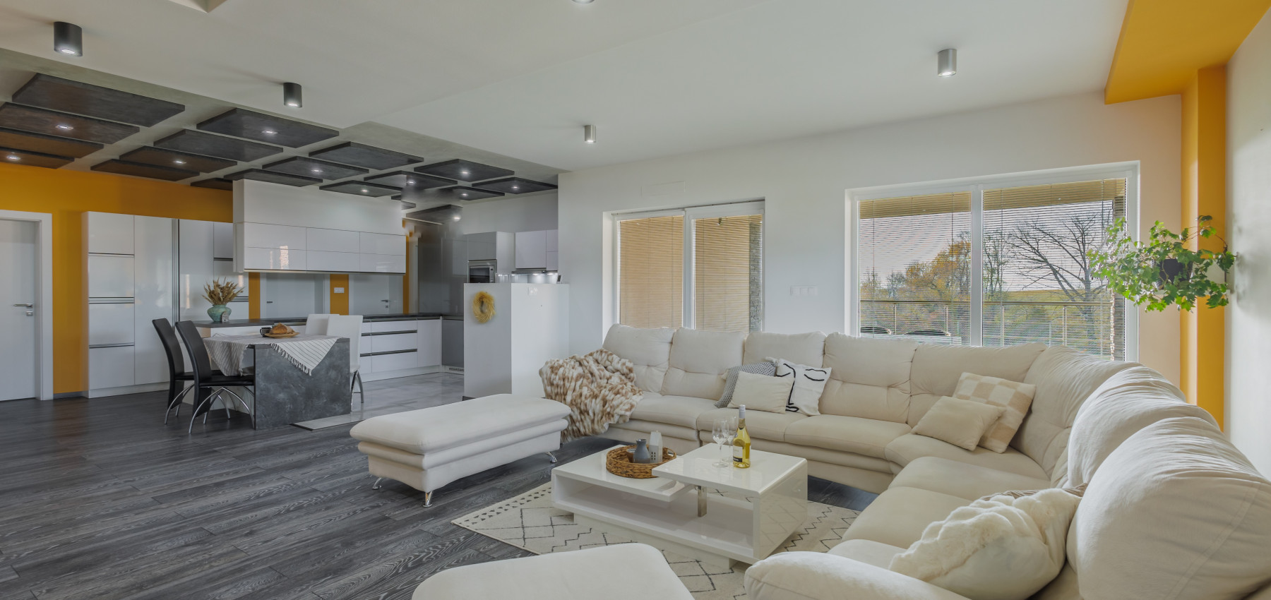 REZERVOVANÝ.....Luxusný dom so záhradou a dvojgarážou, kompletne zariadený, zabývaná novostavba