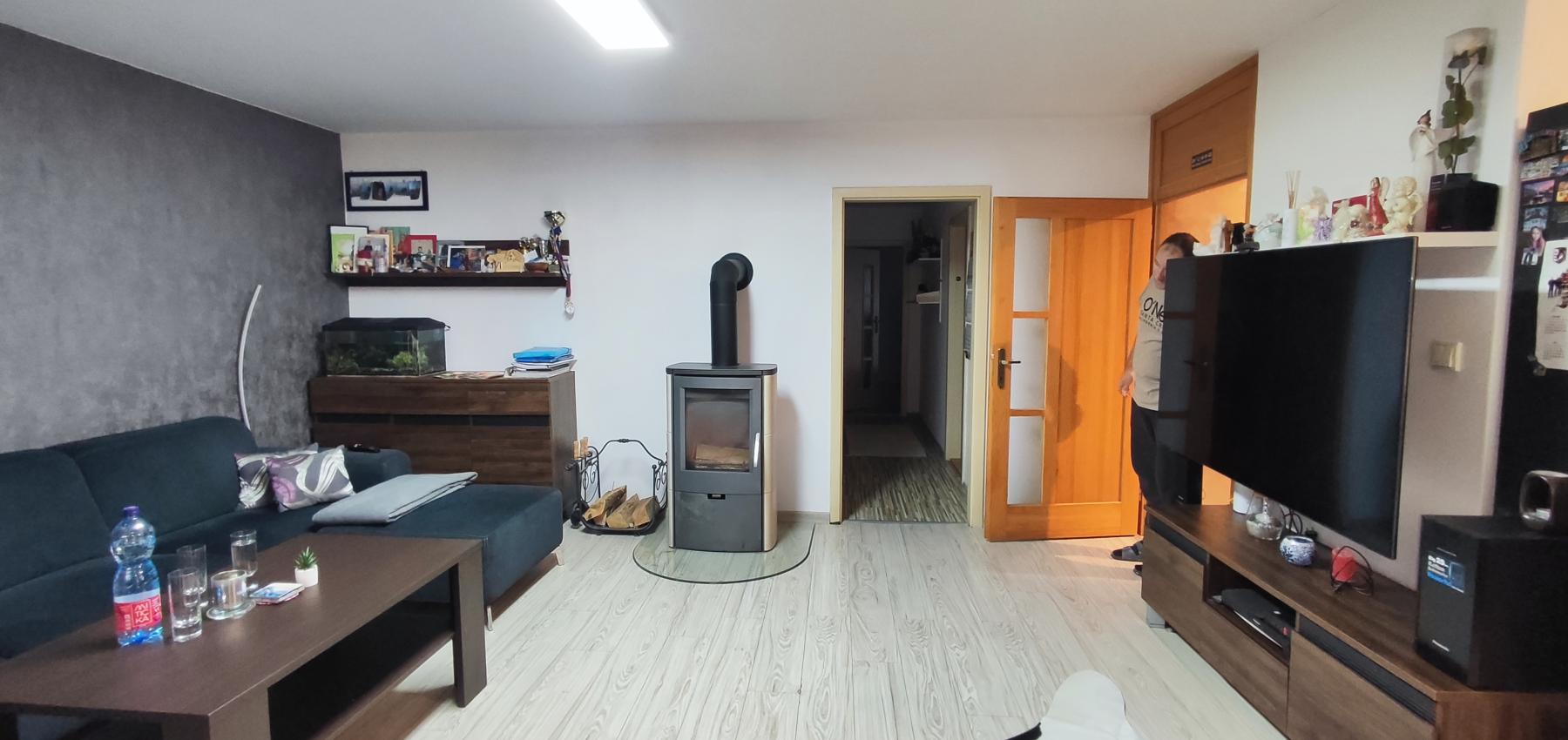 Skvelá príležitosť...rodinný dom ihneď na bývanie, dvojgaráž 80 m2 - rôzne účely, pozemok 629 m2, vjazdy z dvoch strán pozemku, všetky IS