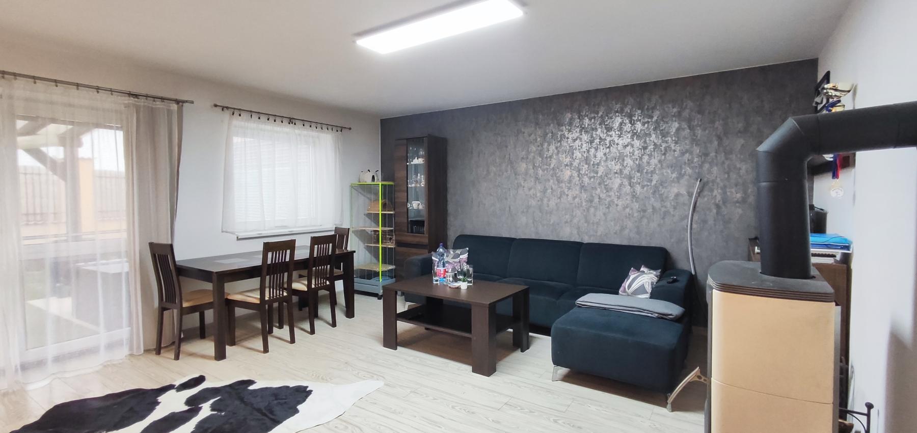 Skvelá príležitosť...rodinný dom ihneď na bývanie, dvojgaráž 80 m2 - rôzne účely, pozemok 629 m2, vjazdy z dvoch strán pozemku, všetky IS