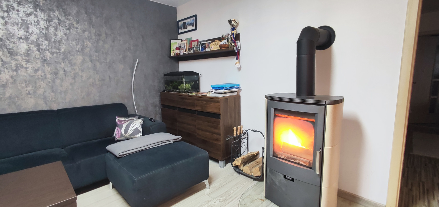 Skvelá príležitosť...rodinný dom ihneď na bývanie, dvojgaráž 80 m2 - rôzne účely, pozemok 629 m2, vjazdy z dvoch strán pozemku, všetky IS