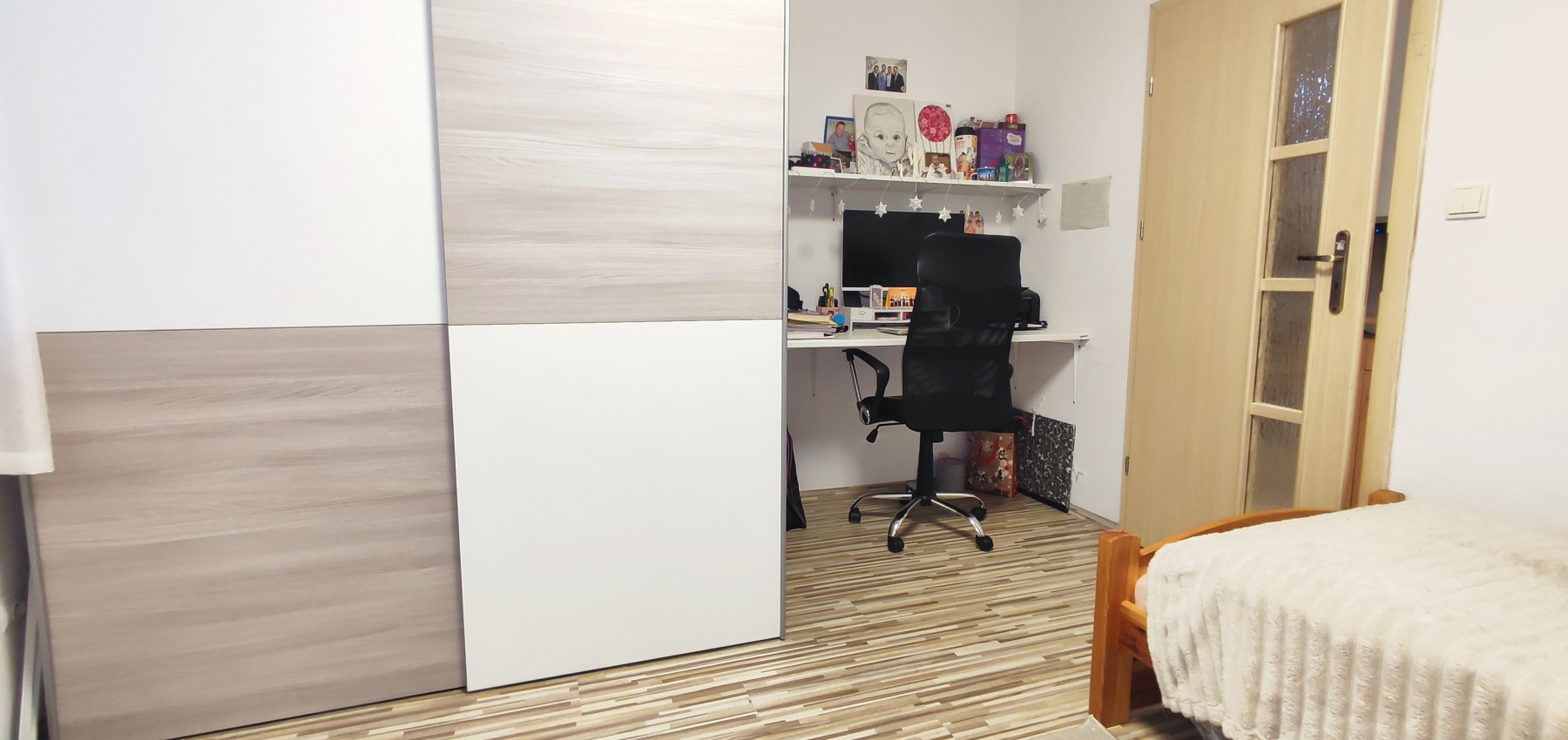 Skvelá príležitosť...rodinný dom ihneď na bývanie, dvojgaráž 80 m2 - rôzne účely, pozemok 629 m2, vjazdy z dvoch strán pozemku, všetky IS