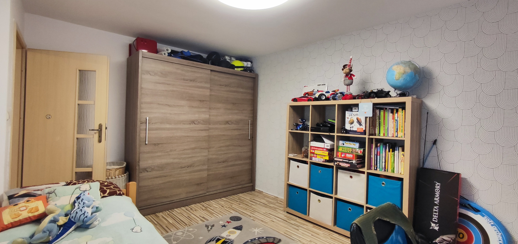 Skvelá príležitosť...rodinný dom ihneď na bývanie, dvojgaráž 80 m2 - rôzne účely, pozemok 629 m2, vjazdy z dvoch strán pozemku, všetky IS