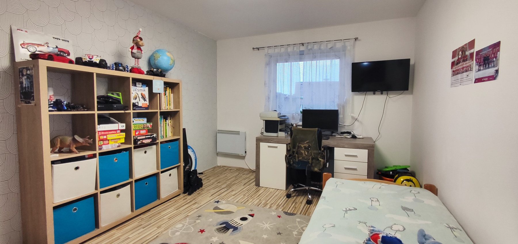 Skvelá príležitosť...rodinný dom ihneď na bývanie, dvojgaráž 80 m2 - rôzne účely, pozemok 629 m2, vjazdy z dvoch strán pozemku, všetky IS