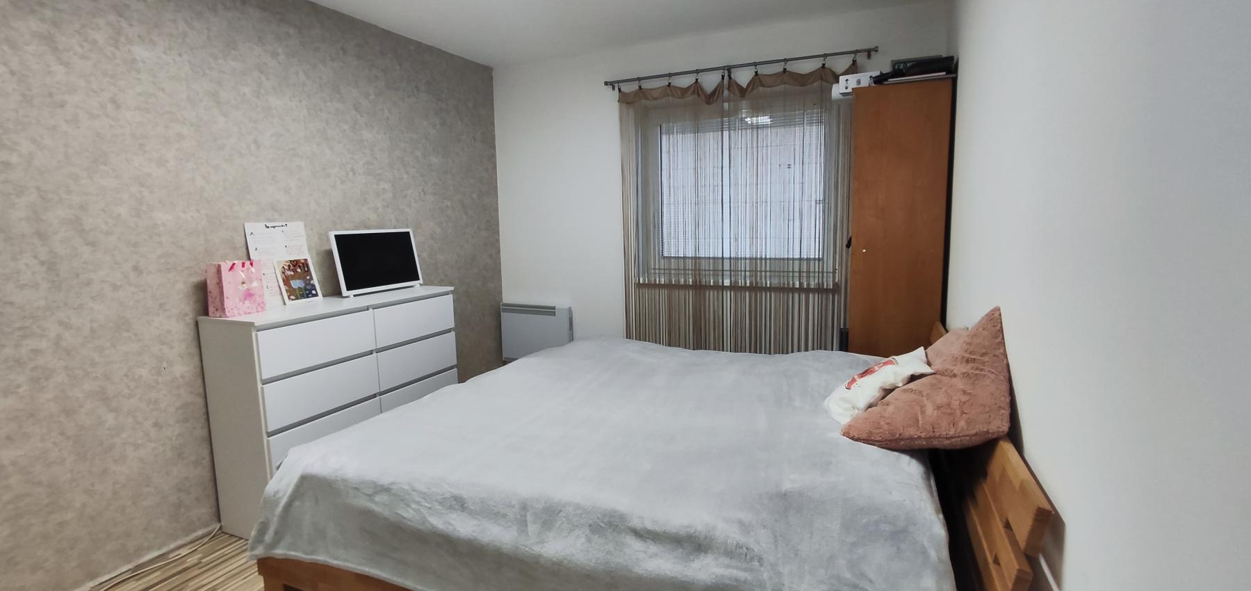 Skvelá príležitosť...rodinný dom ihneď na bývanie, dvojgaráž 80 m2 - rôzne účely, pozemok 629 m2, vjazdy z dvoch strán pozemku, všetky IS