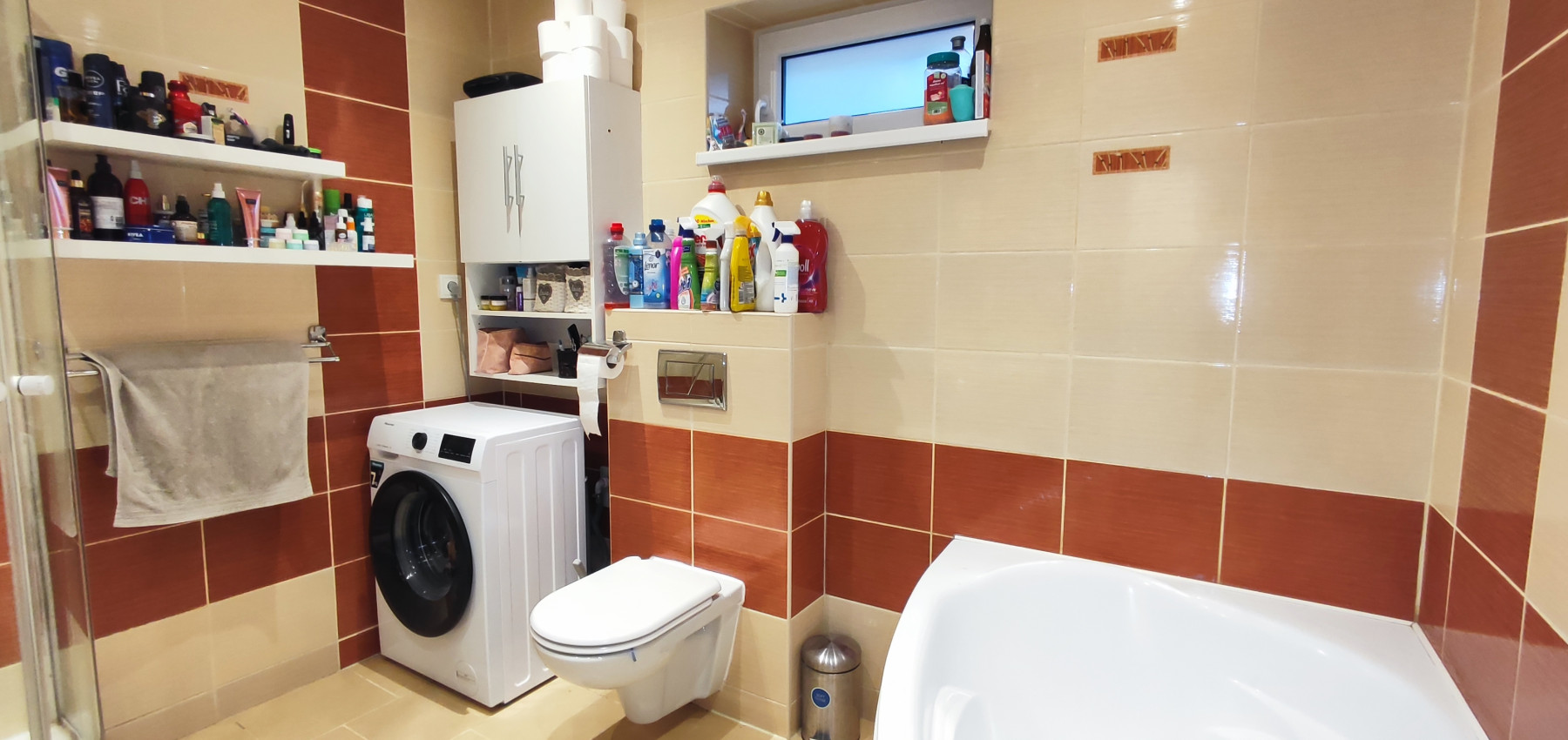 Skvelá príležitosť...rodinný dom ihneď na bývanie, dvojgaráž 80 m2 - rôzne účely, pozemok 629 m2, vjazdy z dvoch strán pozemku, všetky IS