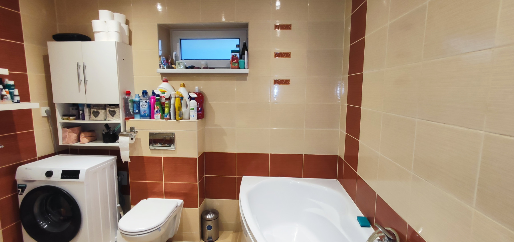 Skvelá príležitosť...rodinný dom ihneď na bývanie, dvojgaráž 80 m2 - rôzne účely, pozemok 629 m2, vjazdy z dvoch strán pozemku, všetky IS