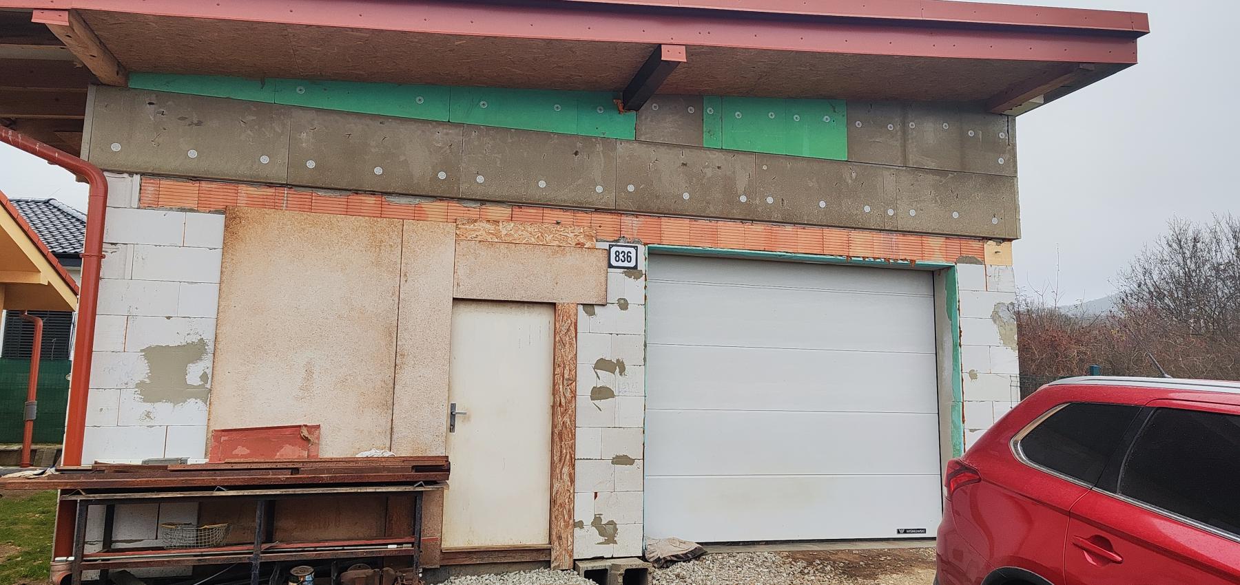 Skvelá príležitosť...rodinný dom ihneď na bývanie, dvojgaráž 80 m2 - rôzne účely, pozemok 629 m2, vjazdy z dvoch strán pozemku, všetky IS