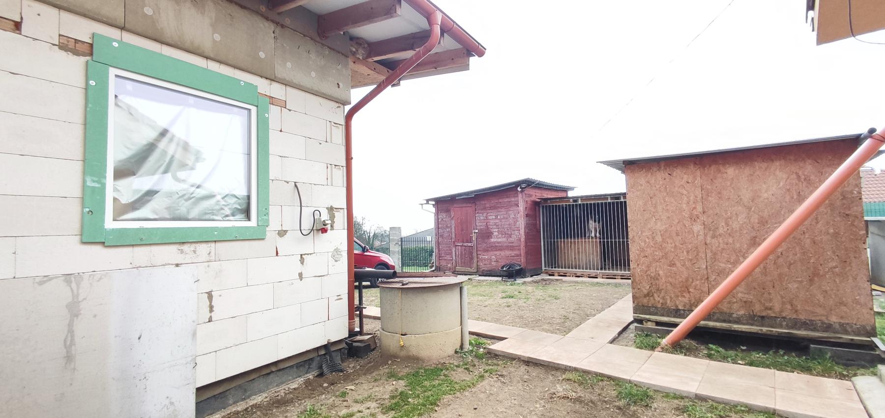 Skvelá príležitosť...rodinný dom ihneď na bývanie, dvojgaráž 80 m2 - rôzne účely, pozemok 629 m2, vjazdy z dvoch strán pozemku, všetky IS