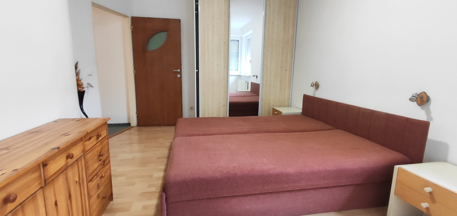 Prenajatý do 1.1.2026 ... Na prenájom skvelý 4 izbový byt v zabývanej novostavbe Tekeľova ulica Ľubotice (za OC MAX), zariadený s garážou, voľný ihneď